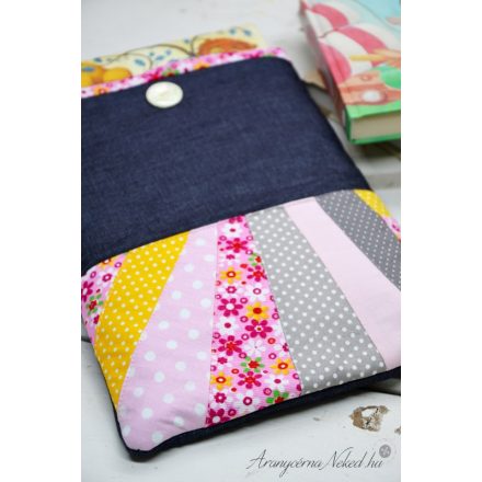 Patchwork könyvtok / tablet tartó - rózsaszín apró virágos