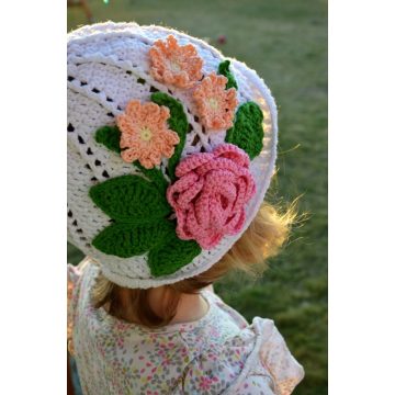 Horgolt virágos kislány kalap